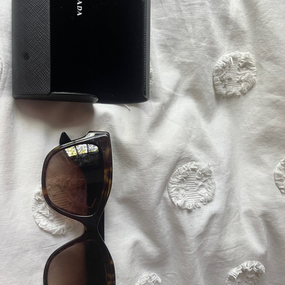 Prada sunglasses - Picture 3 of 8